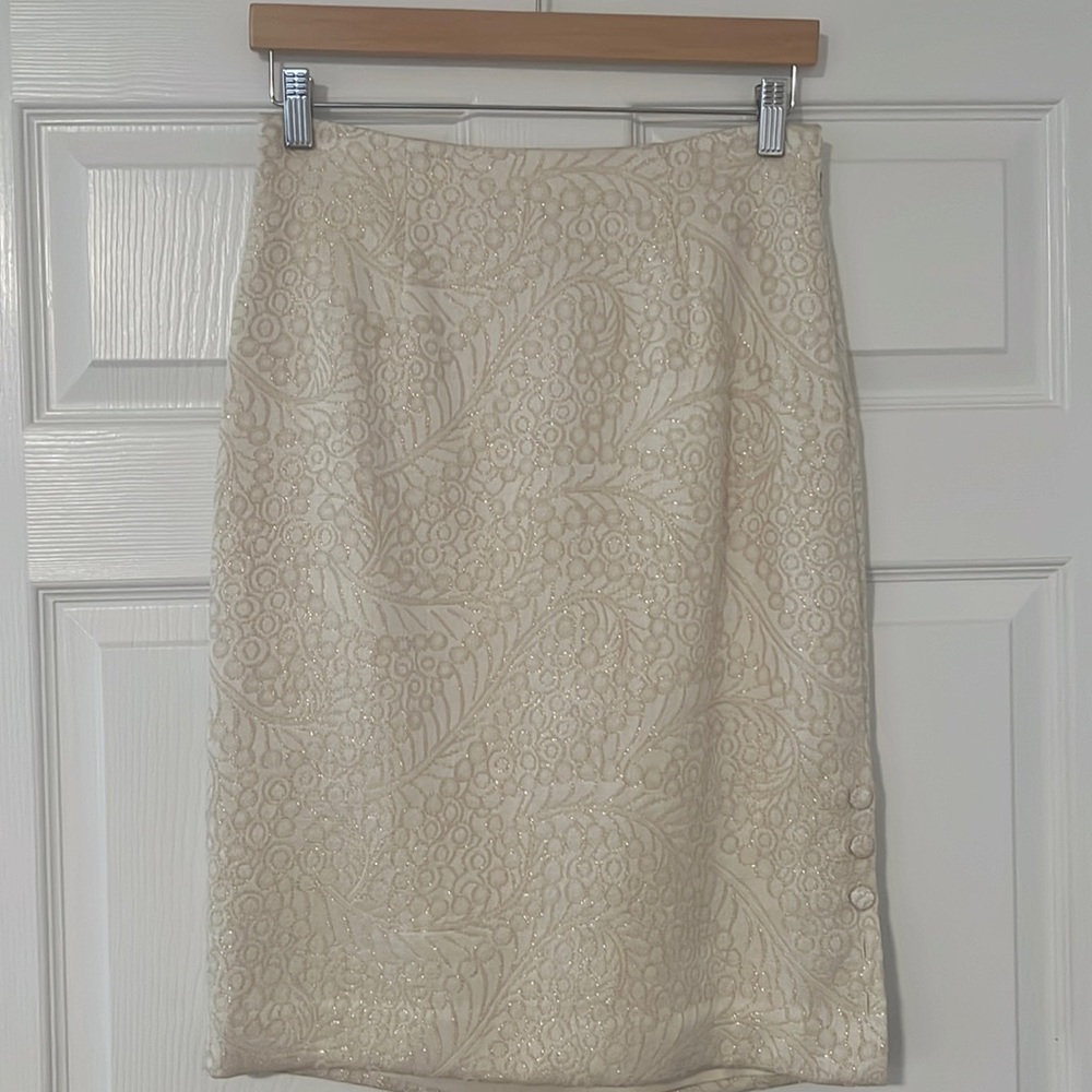 Dressy white and gold skirt in new condition